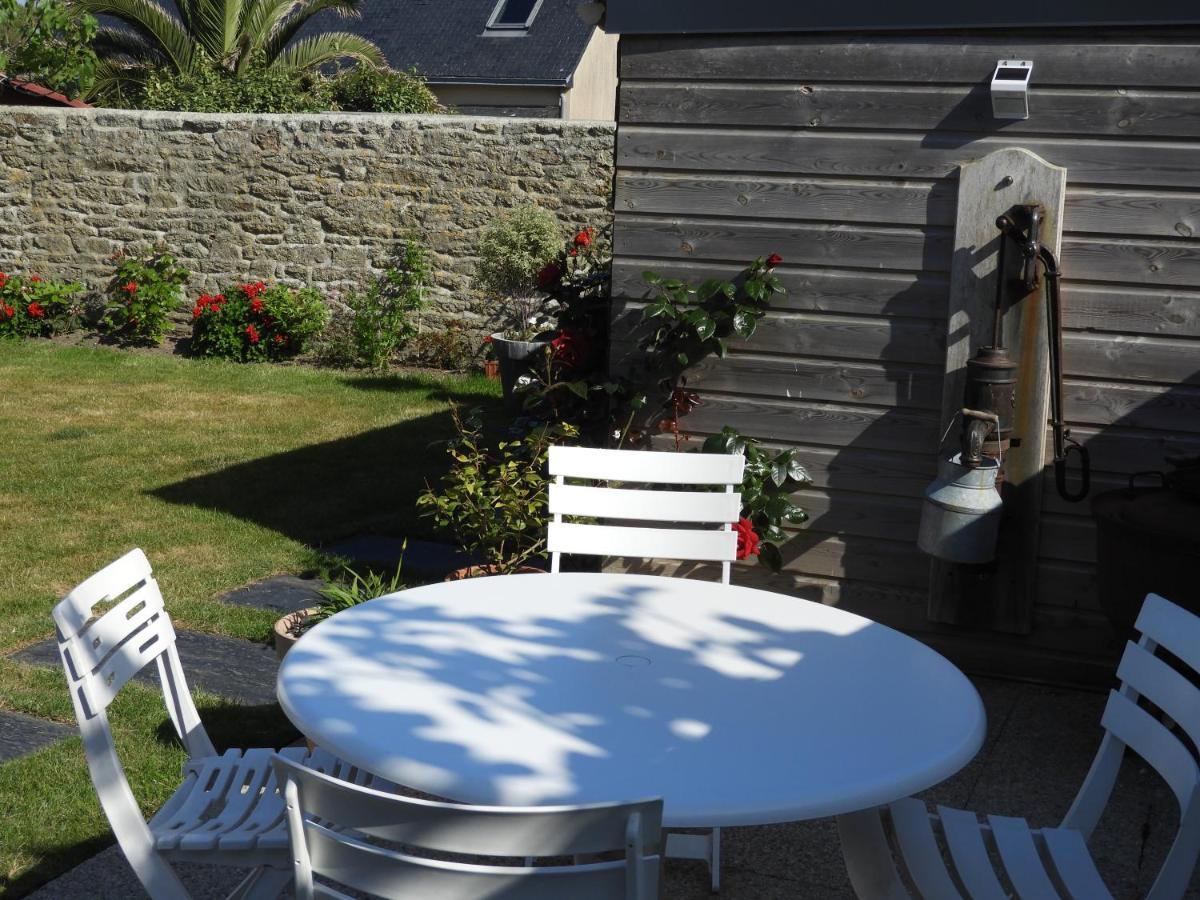 Bed and Breakfast Les Volets Bleus Saint-Guénolé Exteriér fotografie